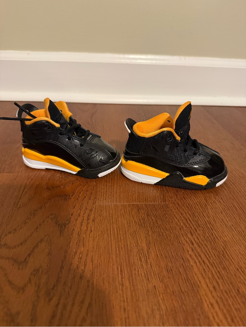 Nike Air Jordan Dub Zero TD Black Taxi Yellow Toddler Shoes 4C DV1358-017 - Picture 5 of 7